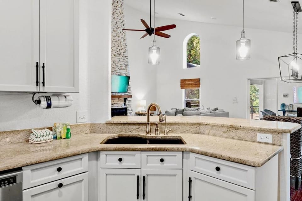 Private Tropical Oasis Near Beach Hot Tub&GolfCa House in Destin