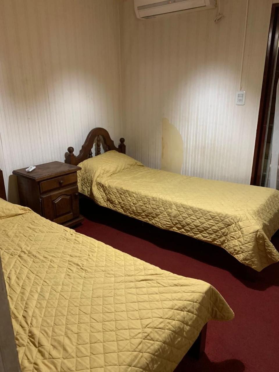 Bed, Photo of the whole room, Bedroom, air conditioner