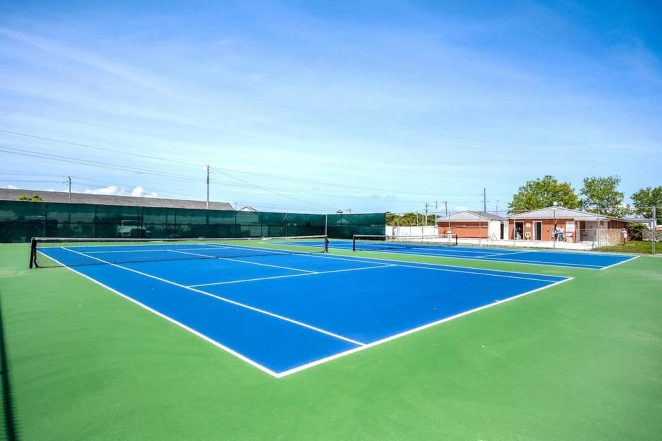 Eden Escape Lake View 3 Pools Pet Friendly House in Destin
