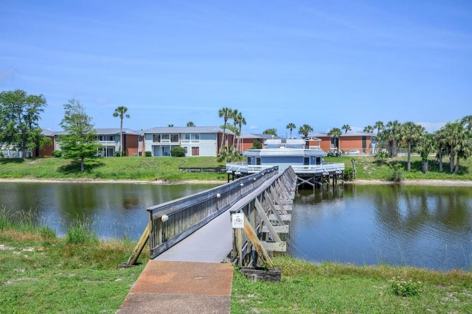 Tranquil Tortuga Lake View Central Destin House in Destin