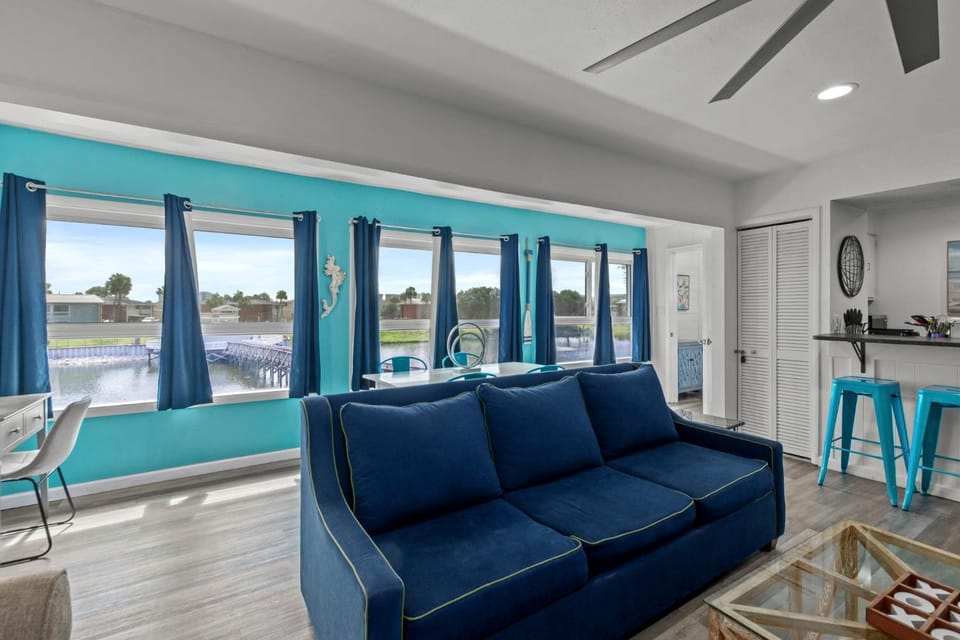 Tranquil Tortuga Lake View Central Destin House in Destin