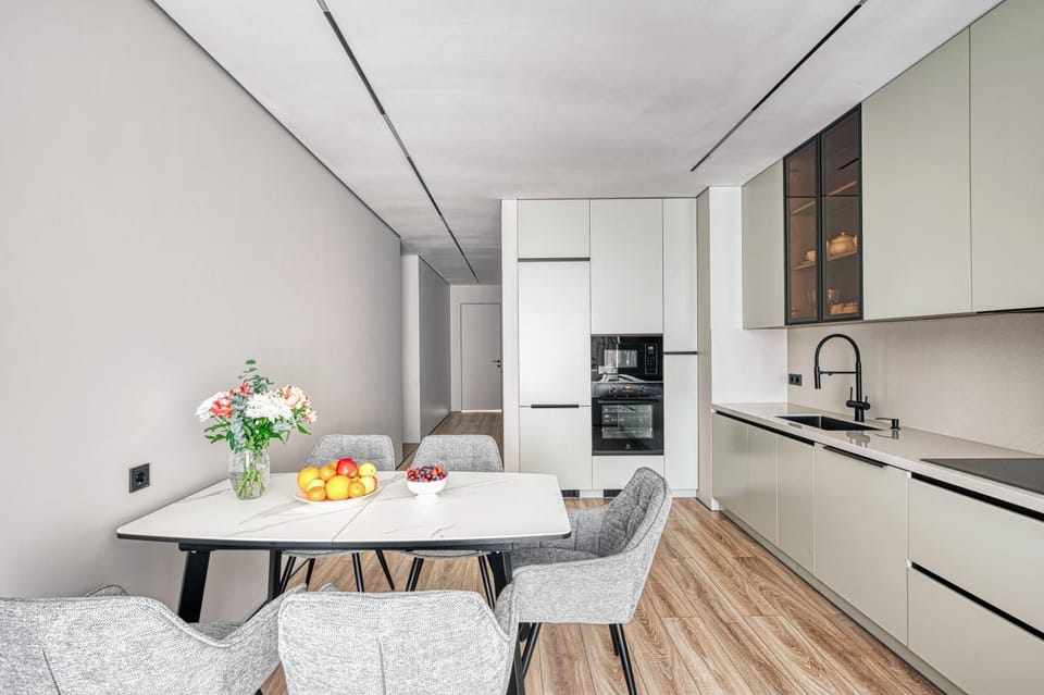 Kitchen or kitchenette, Dining area, oven, stove