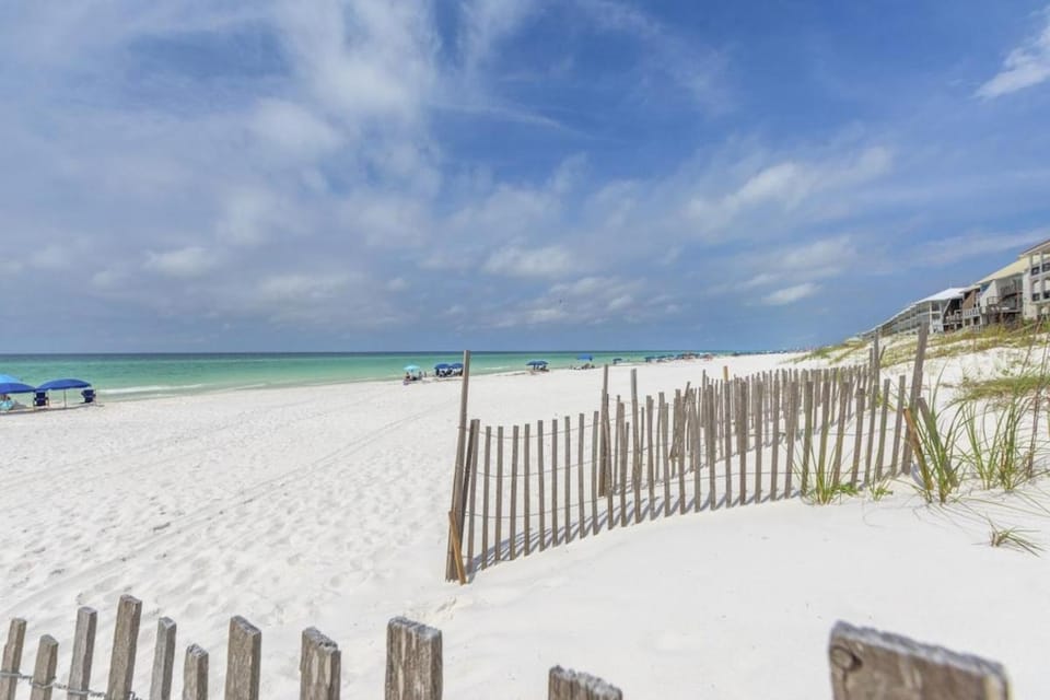 SeaCove Steps 2 Priv Beach Backyard Comm Pool House in Miramar Beach