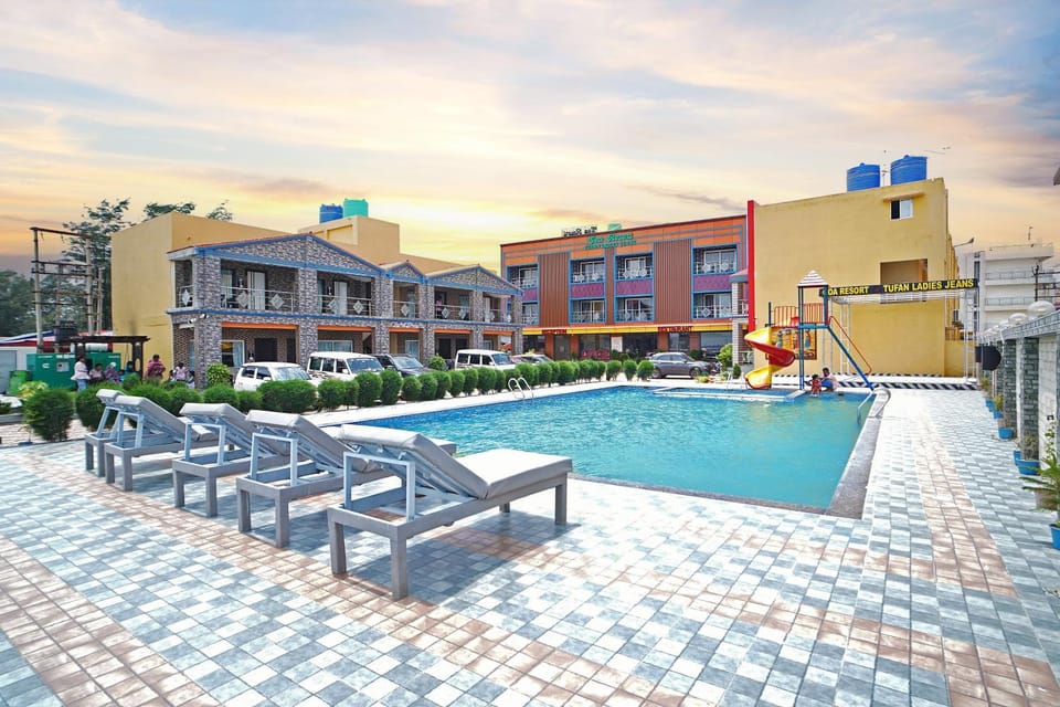 Property building, Restaurant/places to eat, Swimming pool
