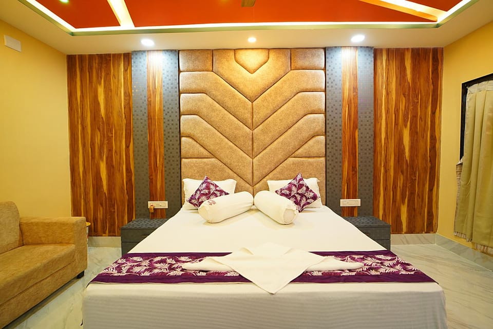 Bed, Photo of the whole room, Bedroom, towels, wardrobe