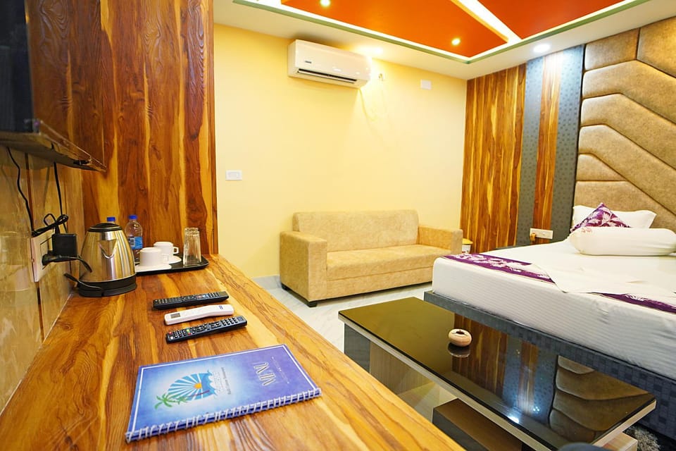 Bed, TV and multimedia, Coffee/tea facilities, Living room, Photo of the whole room, Seating area, Bedroom, minibar, air conditioner