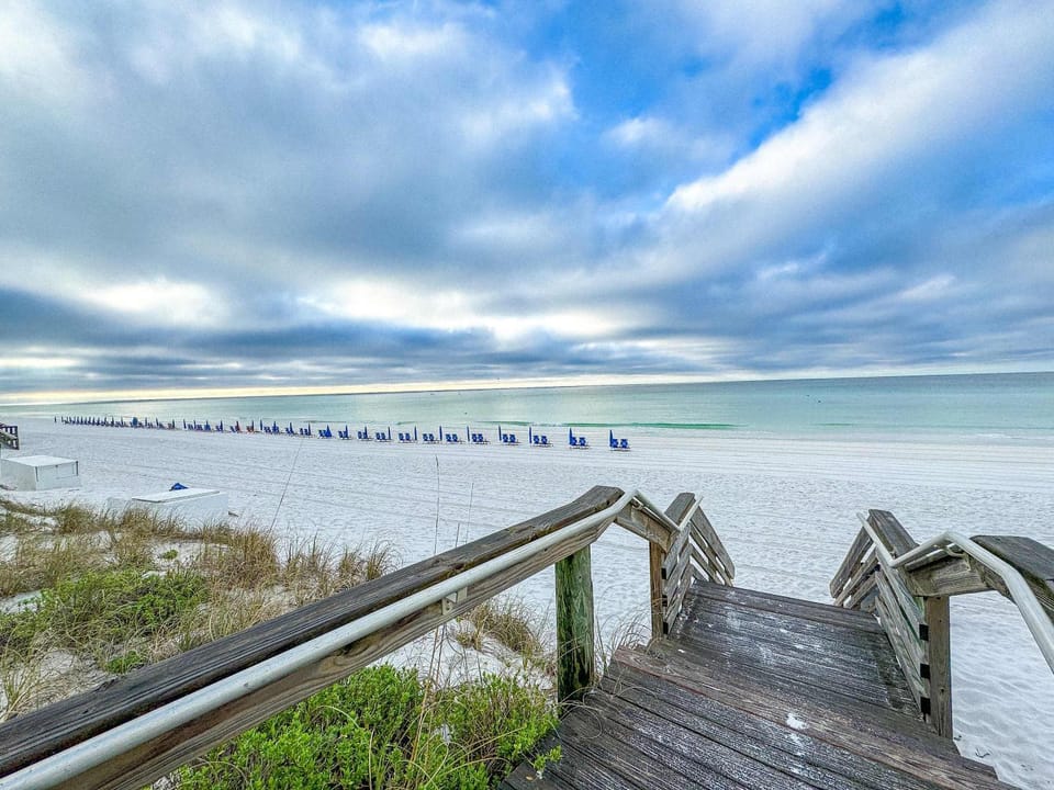 Peaceful Paradise Steps to Beach Pool & Hot Tub House in Miramar Beach