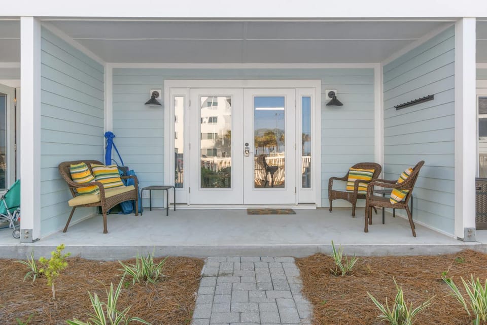 Peaceful Paradise Steps to Beach Pool & Hot Tub House in Miramar Beach