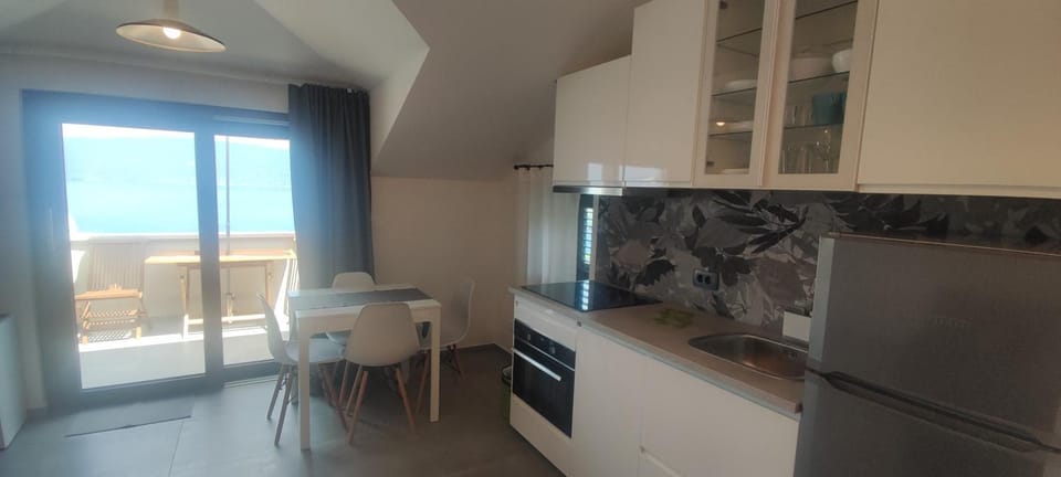 Kitchen or kitchenette, Dining area, dishwasher, microwave, oven, stove