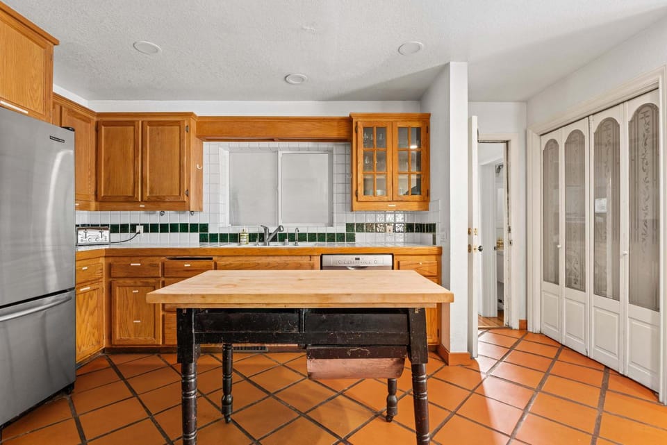 Lovely Tudor Home With Pool & Spa Near Russian River House in Guerneville