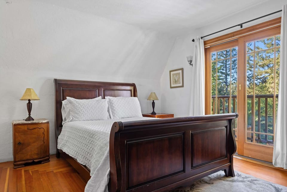 Lovely Tudor Home With Pool & Spa Near Russian River House in Guerneville