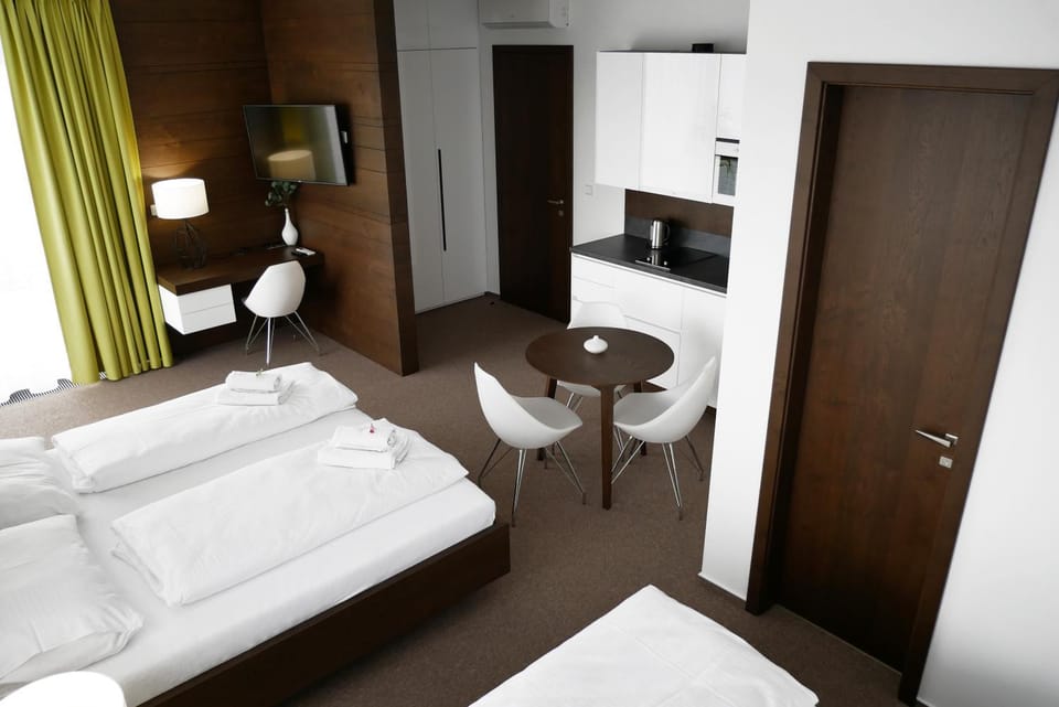 Hotel Harmony Medical & Wellness-Free Parking, 1,8km from the center Hotel in South Moravian Region
