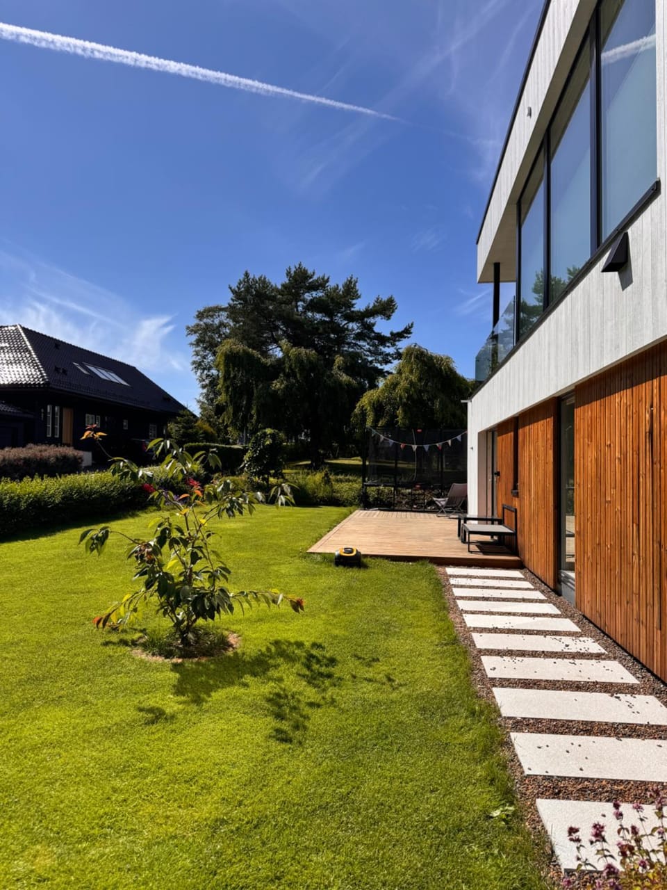 Property building, Garden, Garden view, Area and facilities