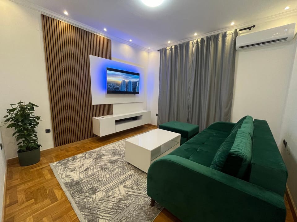 Communal lounge/ TV room, TV and multimedia, Living room, Photo of the whole room, Seating area, Evening entertainment, air conditioner