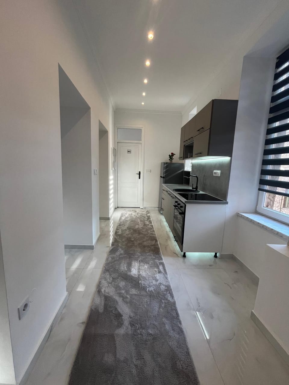 Kitchen or kitchenette, minibar, oven, stove
