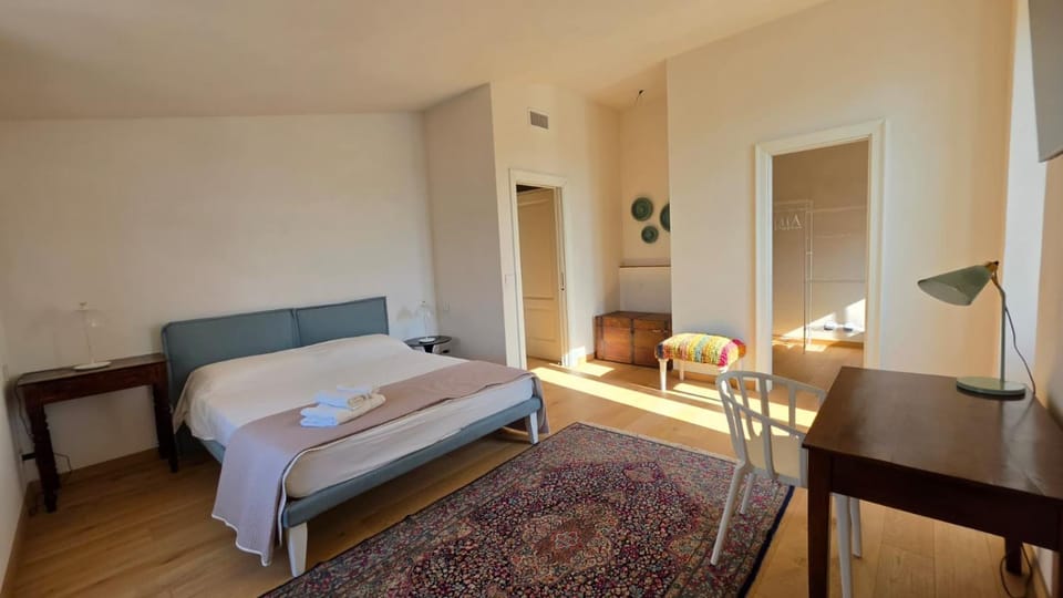 Bed, Photo of the whole room, wardrobe