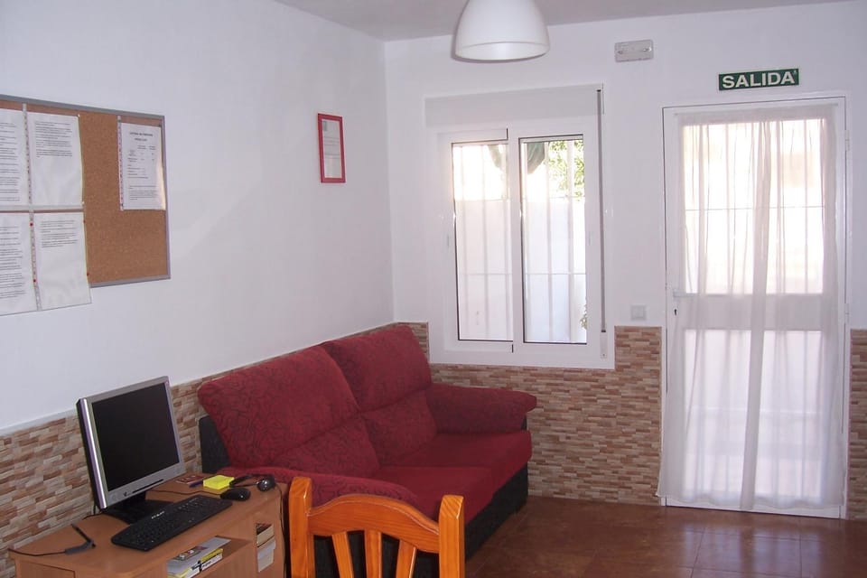 Communal lounge/ TV room, Lobby or reception