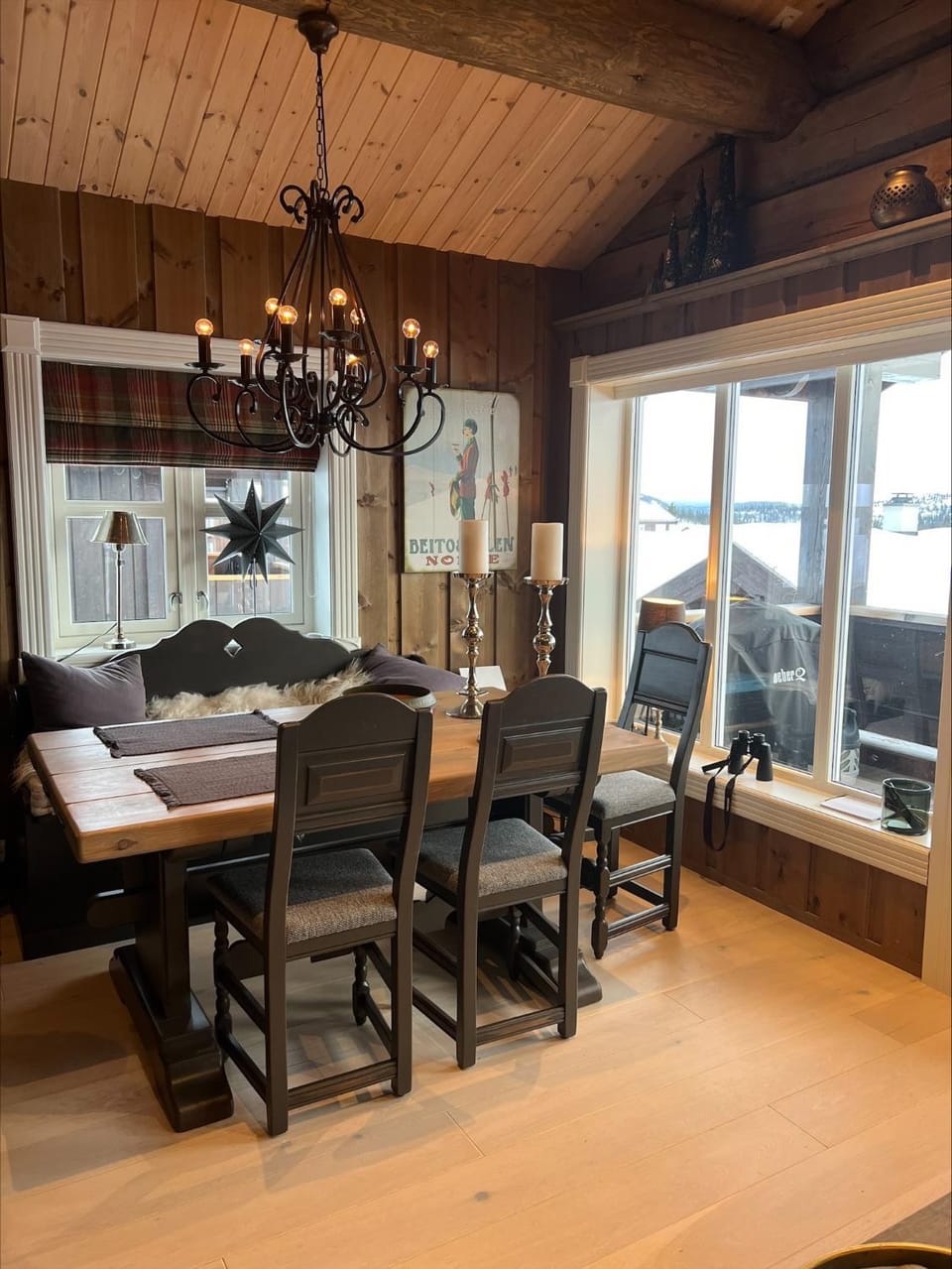 Living room, Dining area
