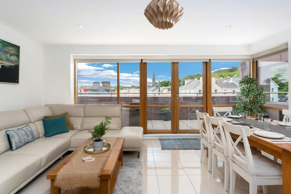 Patio, View (from property/room), Balcony/Terrace, Living room, Seating area