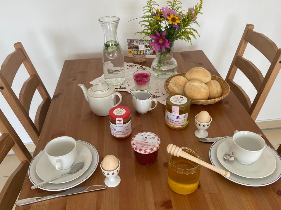 Dining area, Food, Breakfast