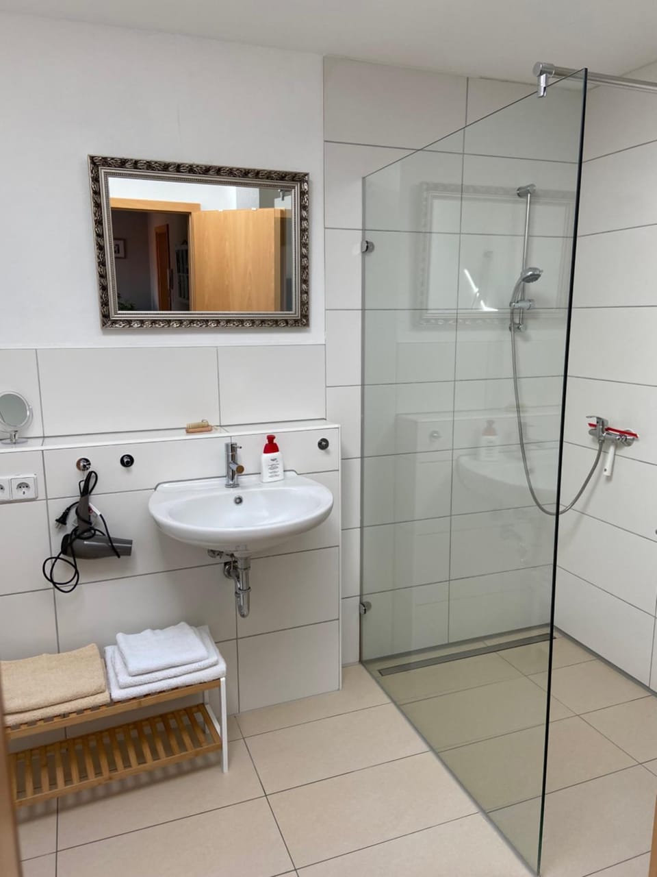 Shower, Bathroom, towels