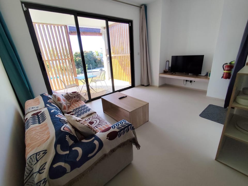 Patio, Living room