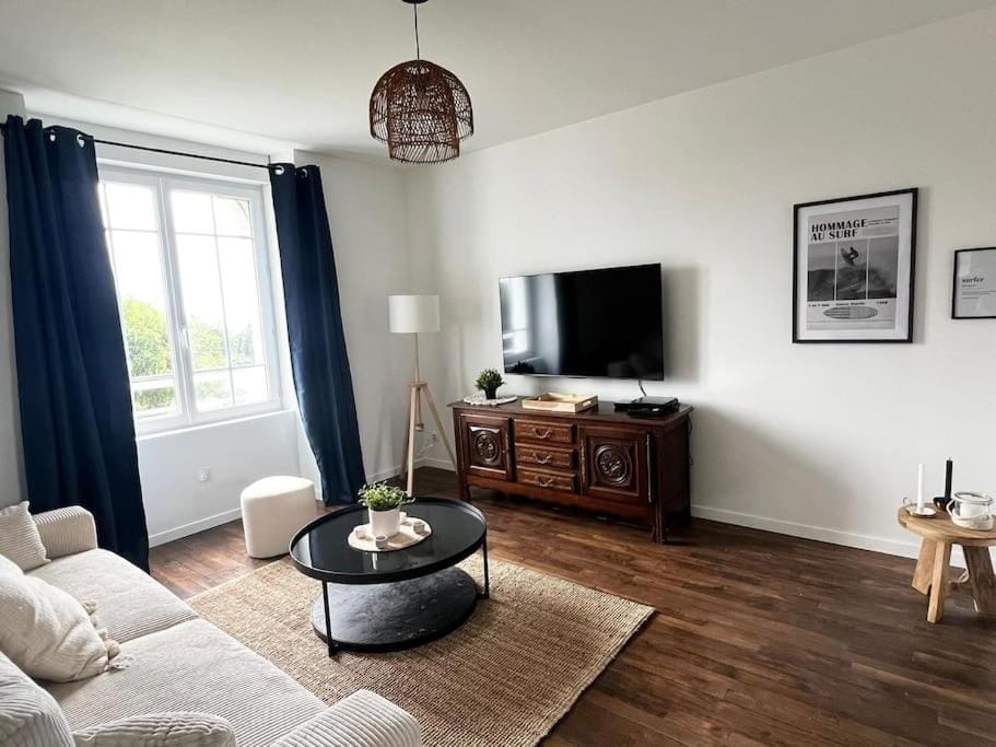 Communal lounge/ TV room, TV and multimedia, Living room