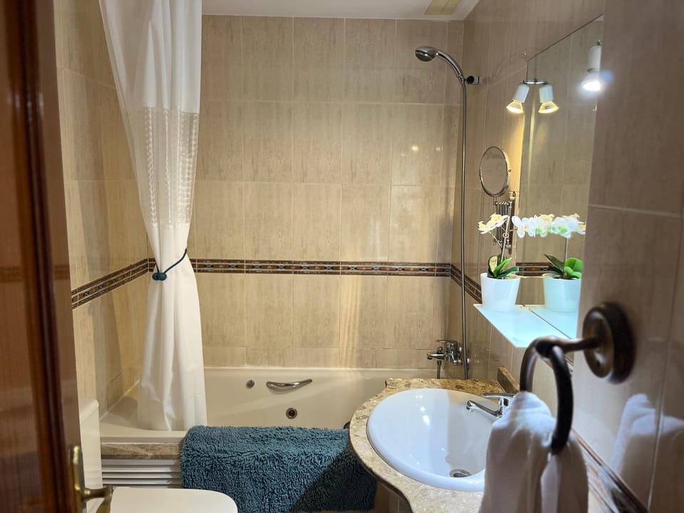 Bathroom, towels