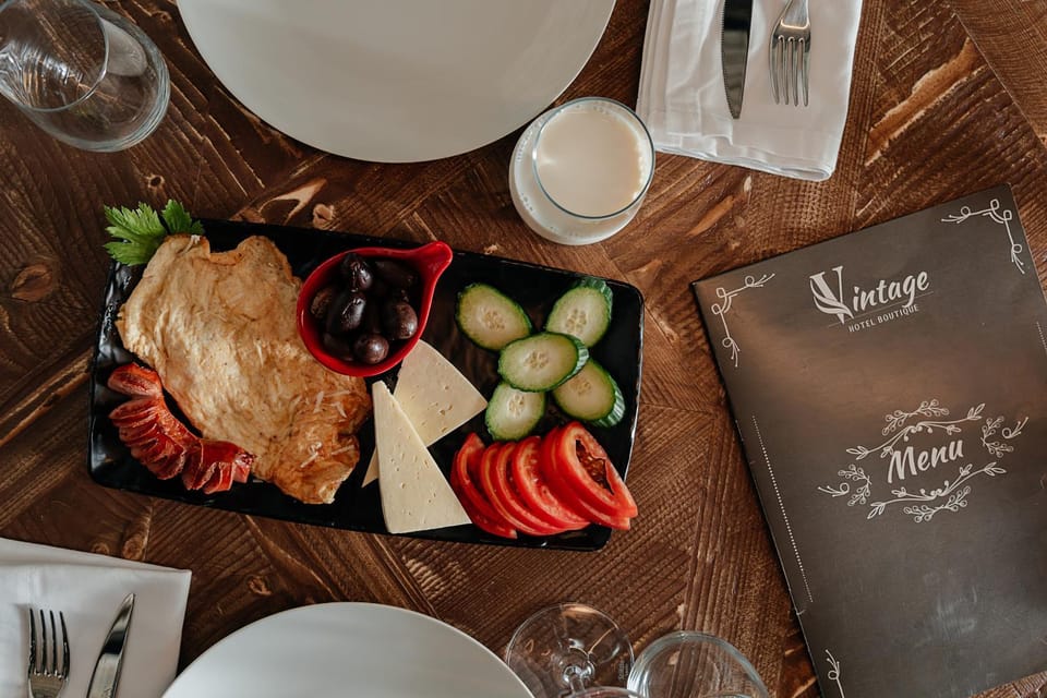 Restaurant/places to eat, Lounge or bar, Food and drinks, Food, Breakfast