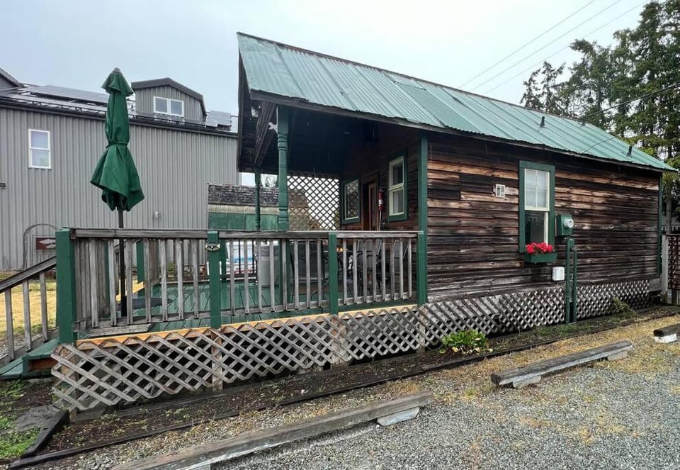 Bridge tender with loft House in La Conner