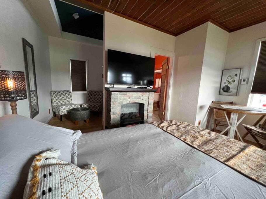 Bridge tender with loft House in La Conner