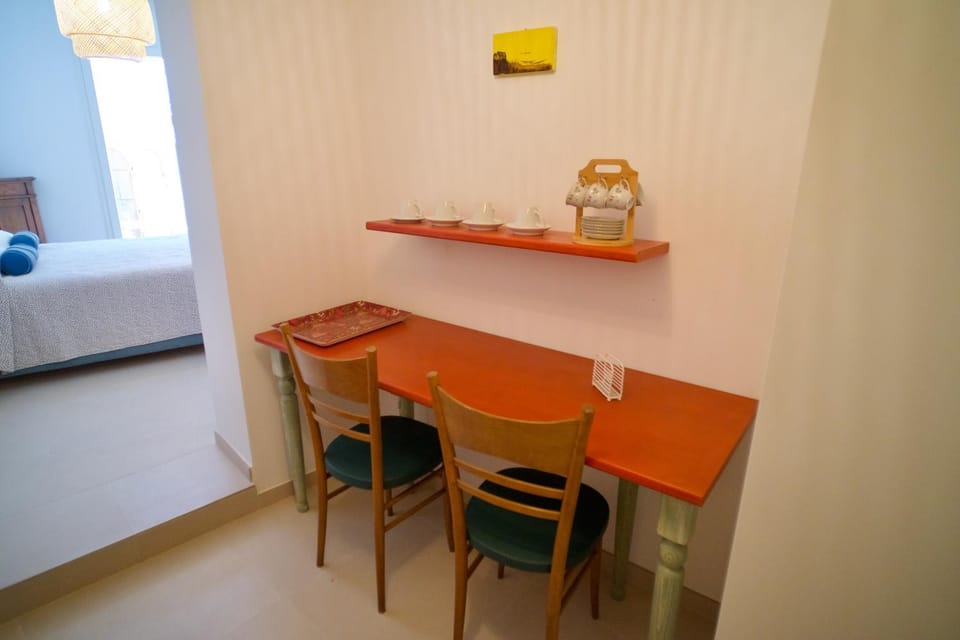 Kitchen or kitchenette, Dining area, Breakfast