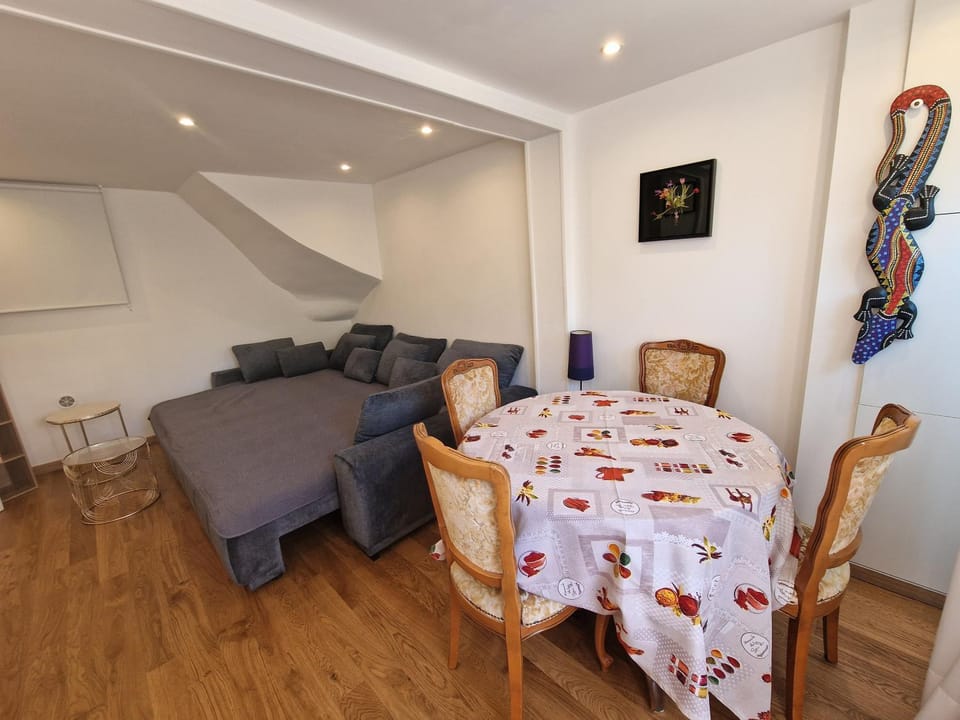 Studio Drancy avec Jardin 45 m2 Apartment in Drancy