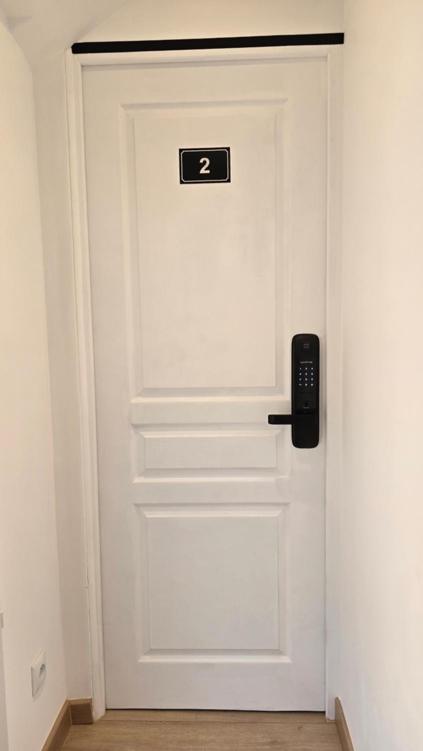 La Rose Blanche Apartment in Massy