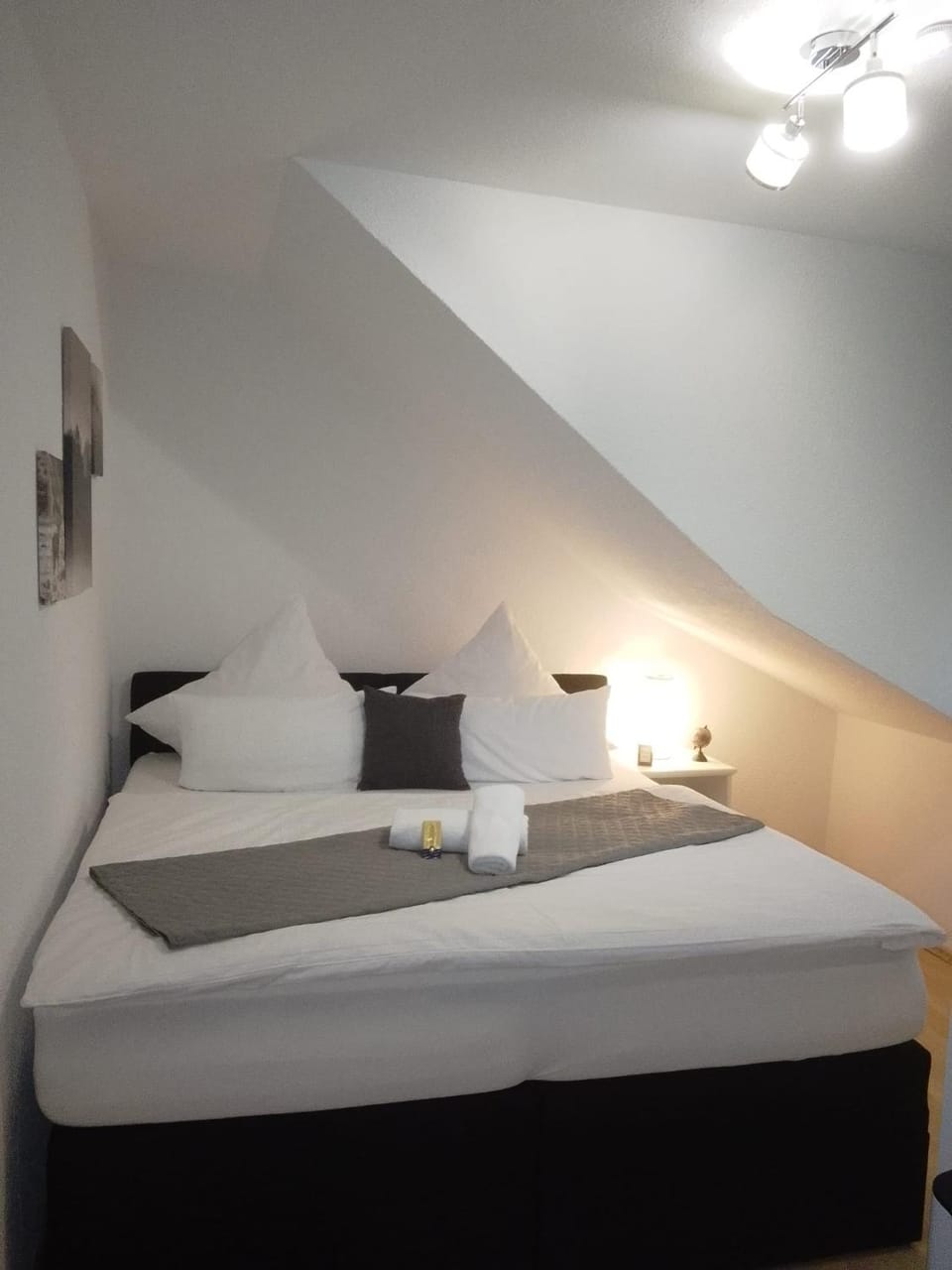 Bed, View (from property/room), Photo of the whole room, Bedroom, heating, internet, safe, towels