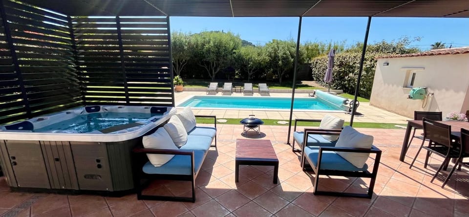 Villa Pura Vida - 6 personnes - piscine, jaccuzi et cuisine d'été Villa in Provence-Alpes-Côte d'Azur