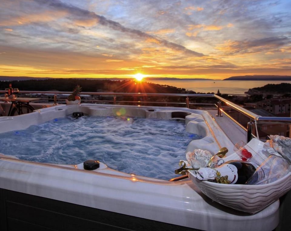 Luxury penthouse with jacuzzi, panoramic view Apartment in Makarska