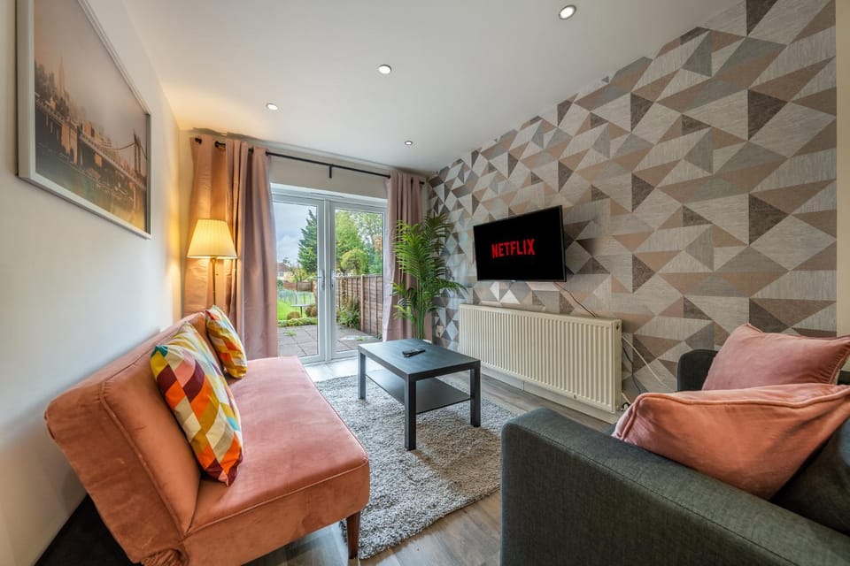 Communal lounge/ TV room, TV and multimedia, Living room, Photo of the whole room, Seating area, Evening entertainment