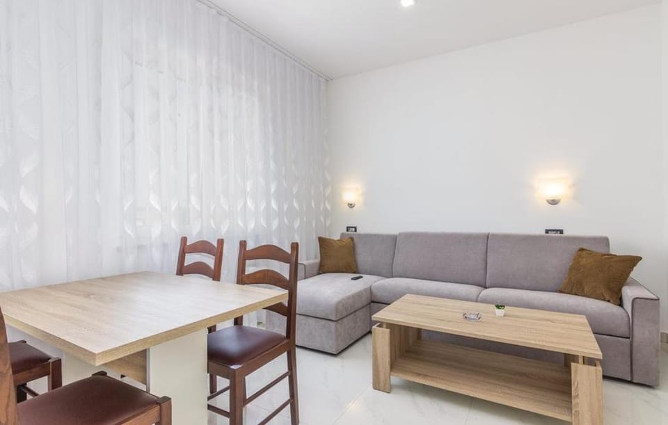 Living room, Seating area, air conditioner