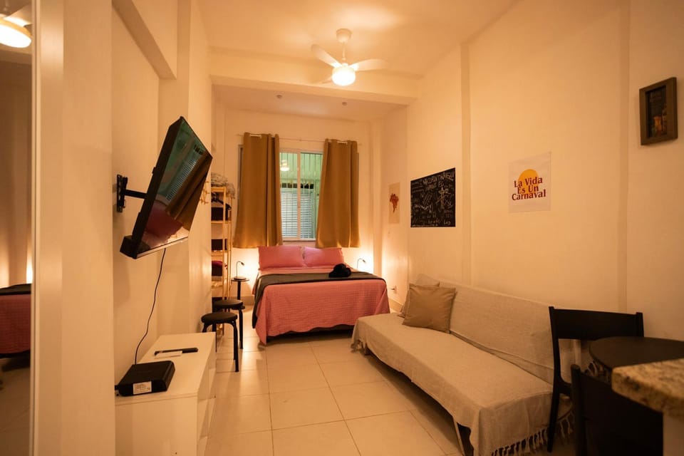 Bed, TV and multimedia, Bedroom