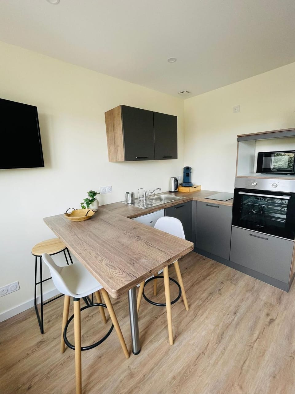 Kitchen or kitchenette, stove