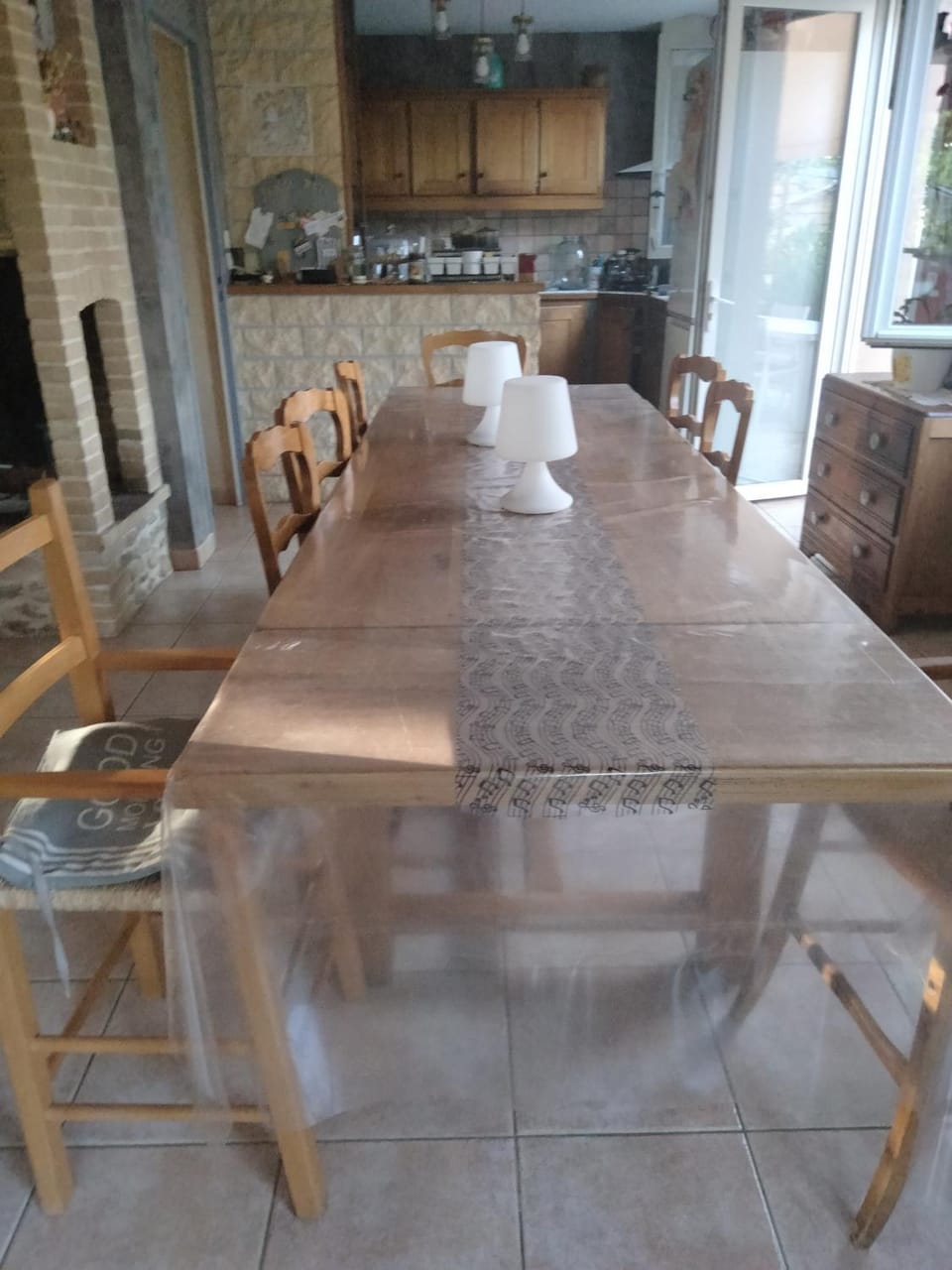 Kitchen or kitchenette, Dining area
