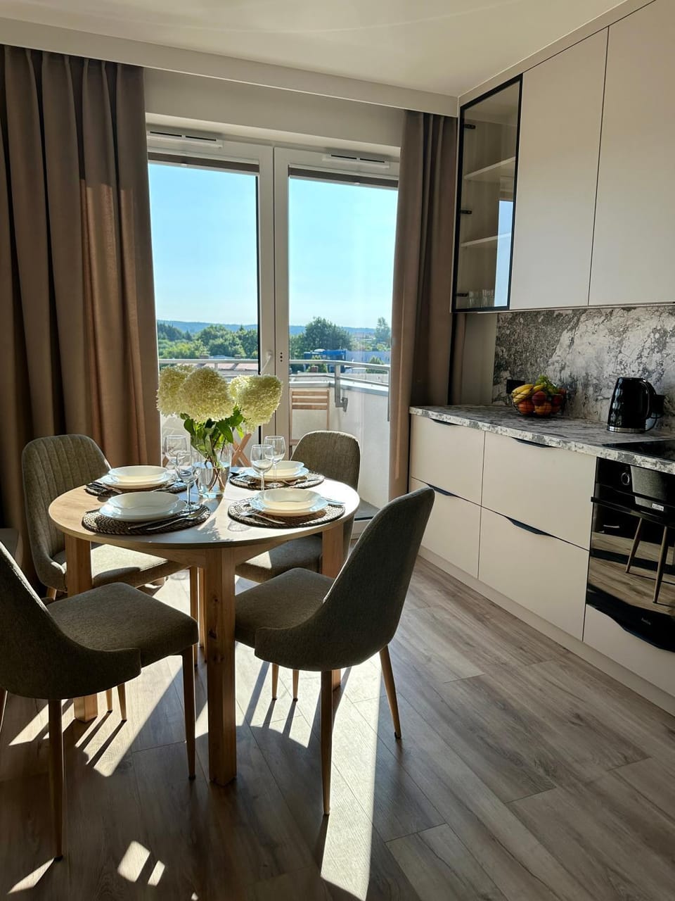 Kitchen or kitchenette, Dining area, dishwasher, oven, stove