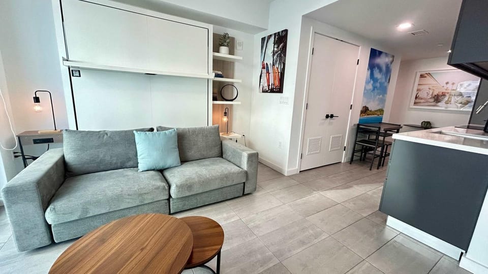 Sky-High oasis Large Studio POOL & GYM Apartment in Miami