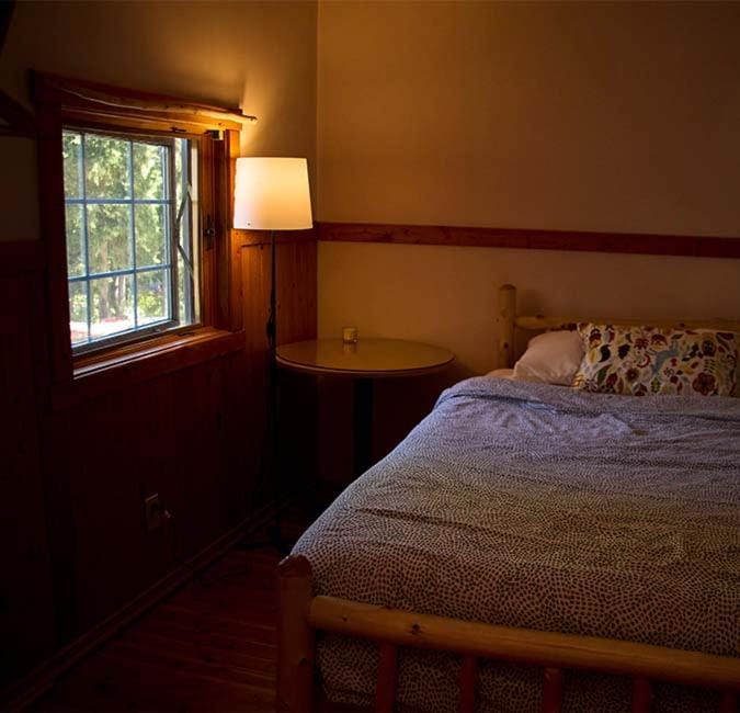 Rustic Beaverfoot Lodge Room N6 Hotel in Columbia-Shuswap A