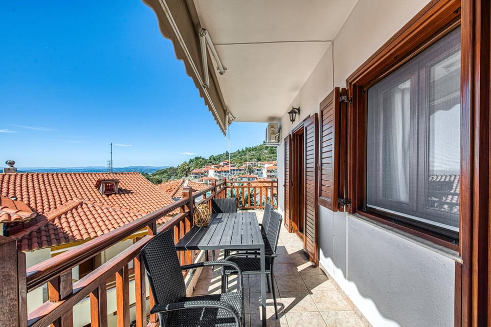 Natural landscape, View (from property/room), Balcony/Terrace, Balcony/Terrace, Dining area