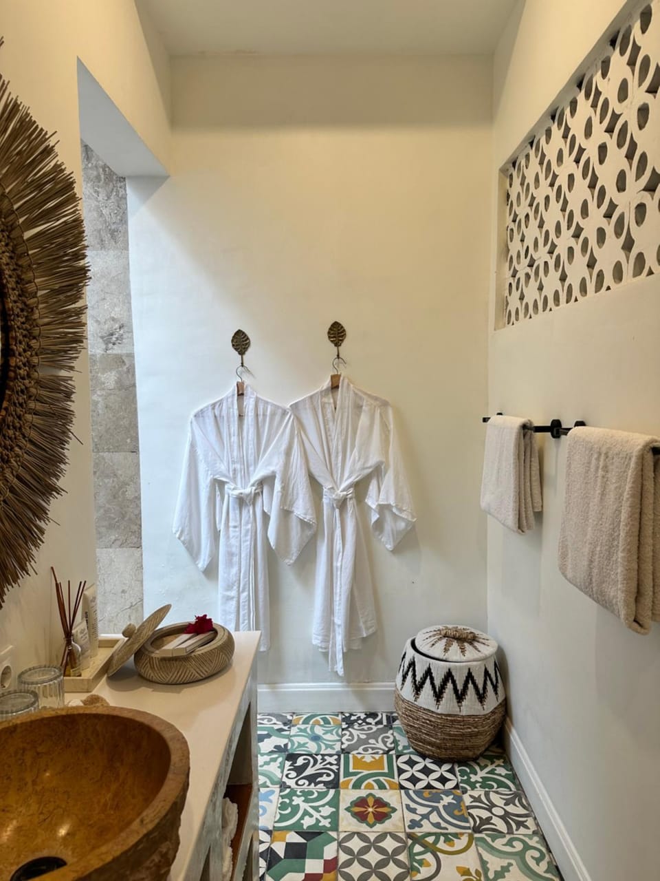 Bathroom, towels