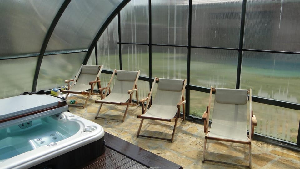 Hot Tub, Swimming pool, sunbed