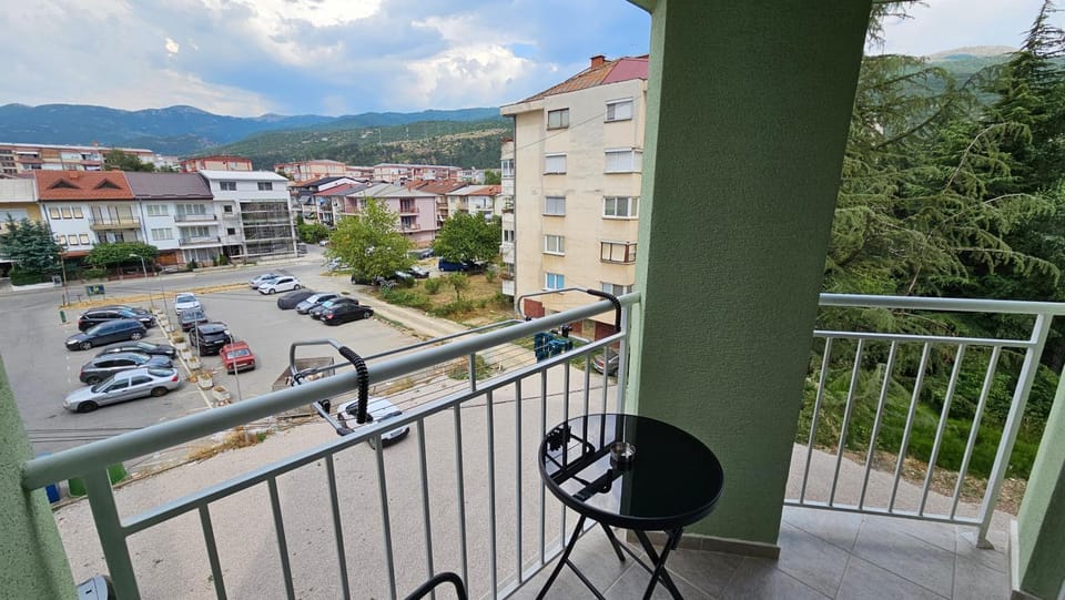 View (from property/room), Balcony/Terrace, Mountain view, Street view, Parking