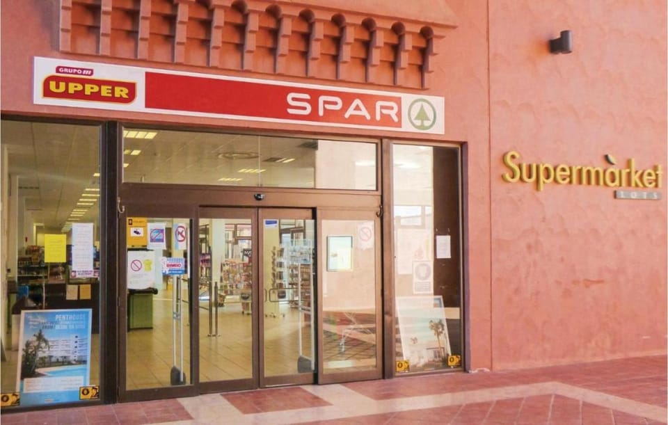 Supermarket/grocery shop